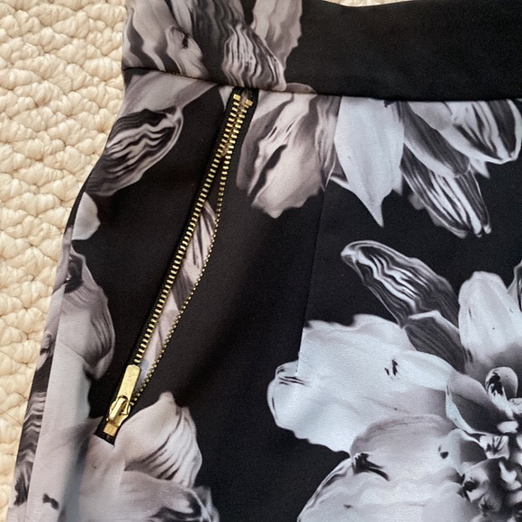 H&M High Waisted Skirt - Picture 3 of 6